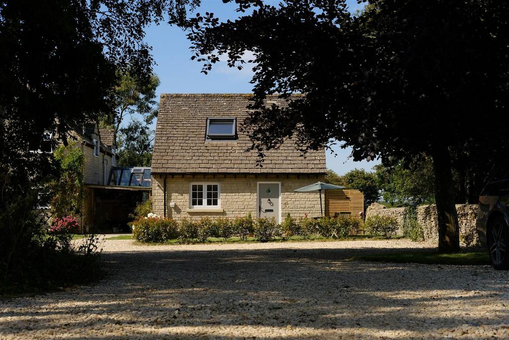 Ampney St. Mary GL7 1 bed detached house to rent £1,295 pcm (£299 pw)