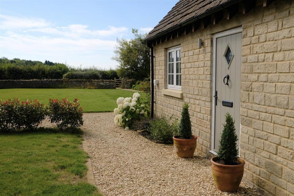 Ampney St. Mary GL7 1 bed detached house to rent £1,295 pcm (£299 pw)