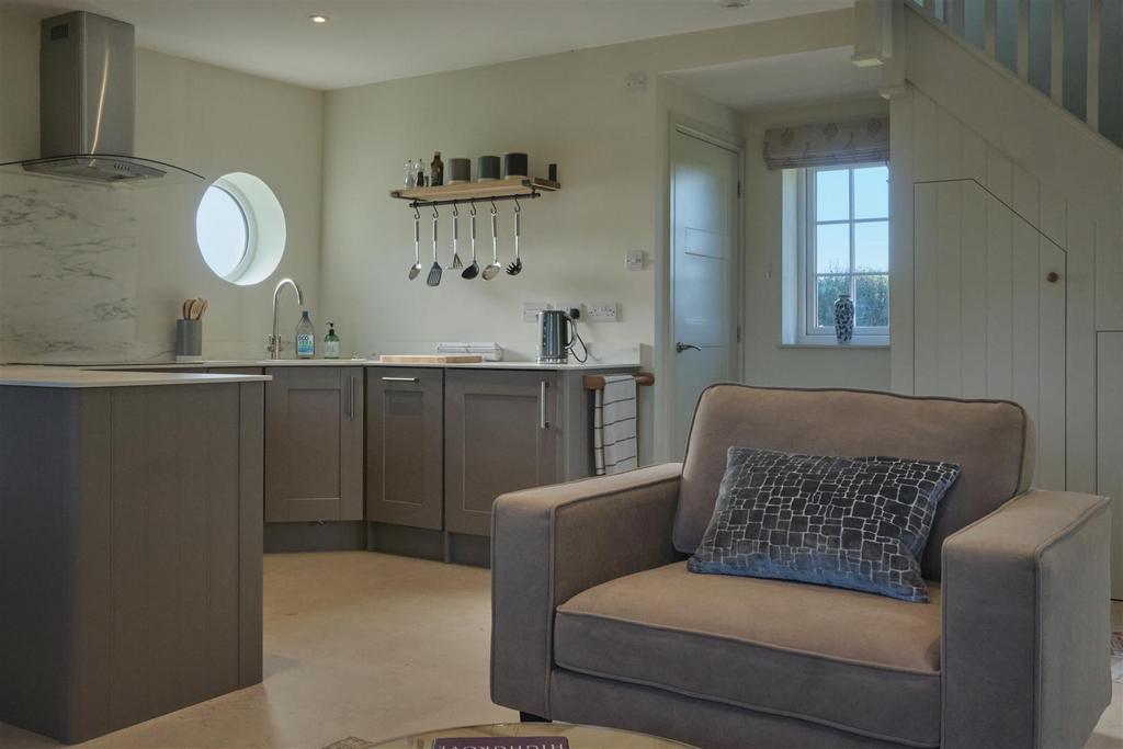 Ampney St. Mary GL7 1 bed detached house to rent £1,295 pcm (£299 pw)