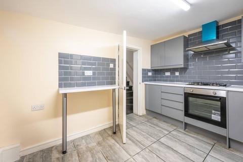 3 bedroom terraced house to rent, Byron Road, Walthamstow, London, E17