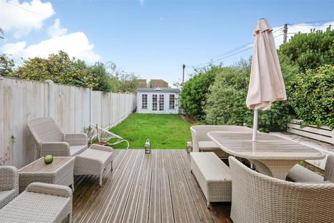 3 bedroom semi-detached house for sale, Graystone Road, Whitstable