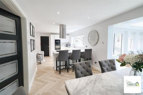 3 Avonwick Grove, Stoke-on-trent, ST1 6UA