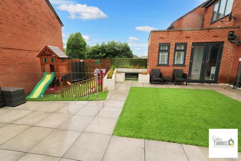 3 Avonwick Grove, Stoke-on-trent, ST1 6UA
