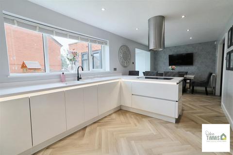 3 Avonwick Grove, Stoke-on-trent, ST1 6UA