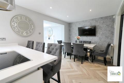 3 Avonwick Grove, Stoke-on-trent, ST1 6UA