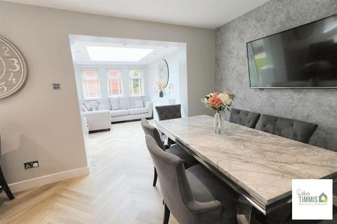 3 Avonwick Grove, Stoke-on-trent, ST1 6UA