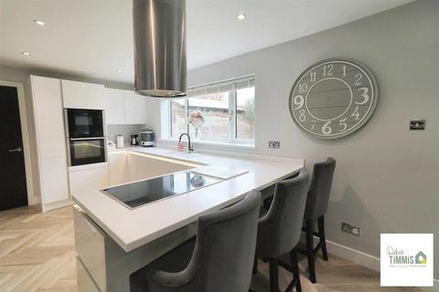3 Avonwick Grove, Stoke-on-trent, ST1 6UA