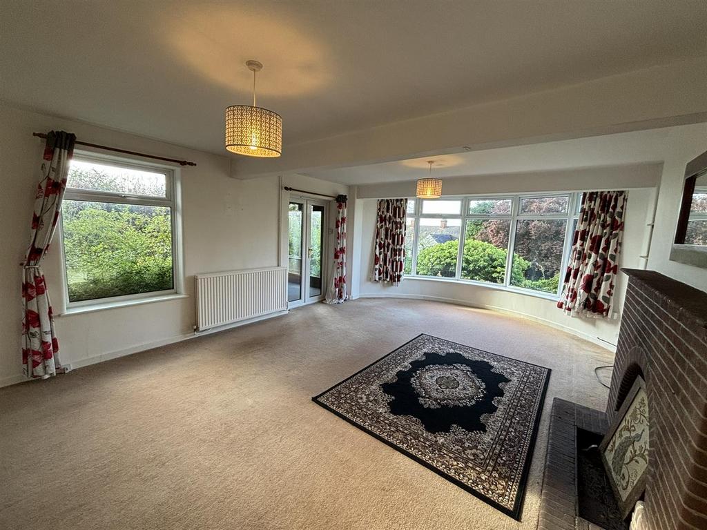 High Street, Measham 4 bed detached house to rent £1,325 pcm (£306 pw)