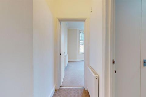 2 bedroom flat to rent, Cheriton Gardens, Highcliffe Court, CT20