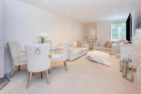 1 bedroom flat for sale, Castlegate, Chorleywood WD3