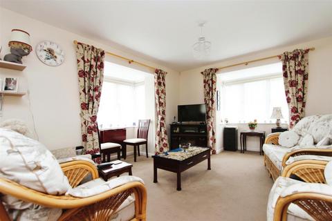 2 bedroom flat for sale, Great Easthall Way, Sittingbourne