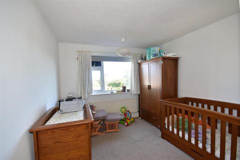 2 bedroom flat for sale, Durham Avenue, Woodford Green IG8