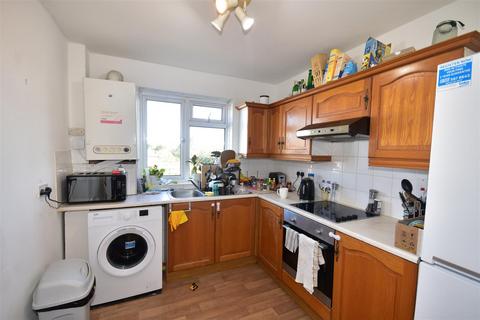 2 bedroom flat for sale, Durham Avenue, Woodford Green IG8