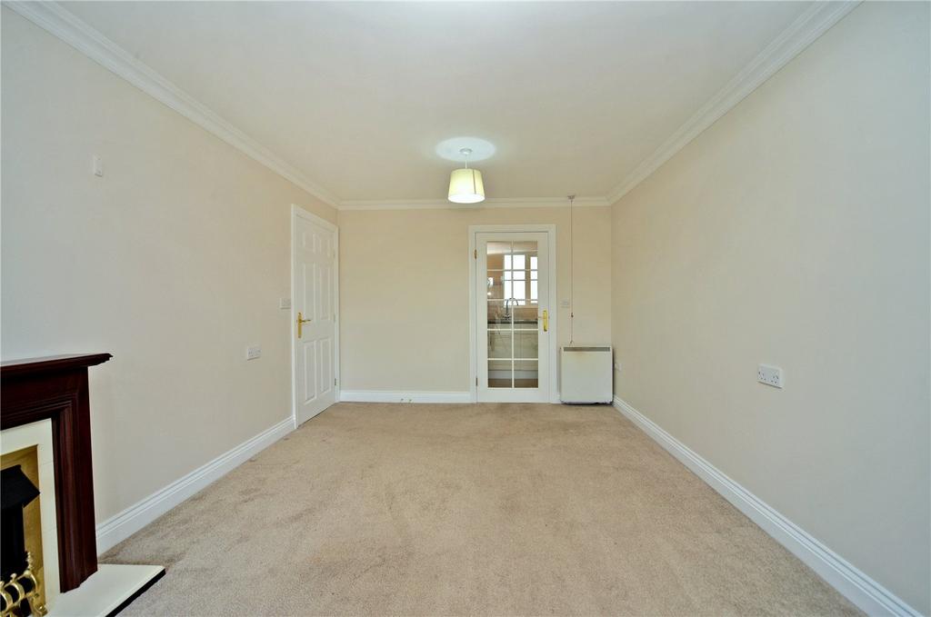 Bolters Lane, Banstead, Surrey, SM7 2 bed apartment for sale £365,000