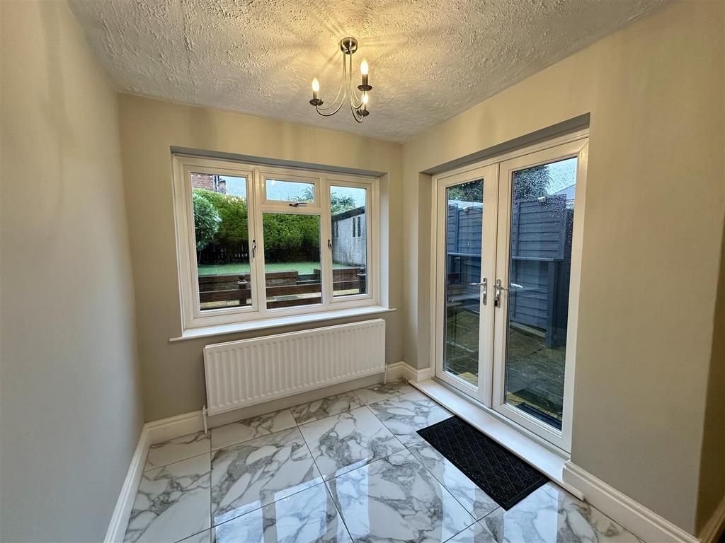 Sitting Room/Dining Room