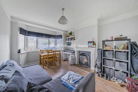 2 bedroom flat to rent, Grover Court Loampit Hill SE13