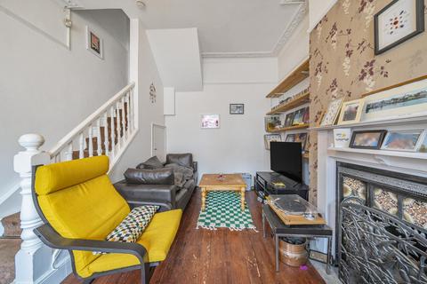 2 bedroom flat for sale, Dafforne Road, Tooting