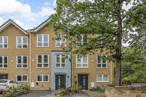 4 bedroom end of terrace house for sale, Coniston Road, Bromley