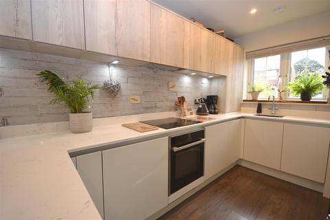 2 bedroom end of terrace house for sale, Mount Pleasant Avenue South, Weymouth