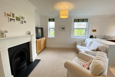 2 bedroom flat to rent, Raleigh House,