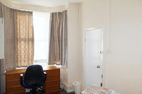 1 bedroom property to rent, Lower Road, Beeston, Nottingham, NG9 2GT