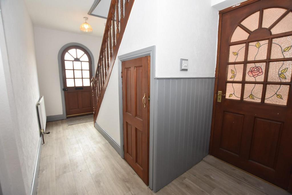 Station Road, Brimington... 4 bed semidetached house to rent £1,250