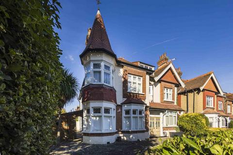 2 bedroom flat for sale, Aldermans Hill, Palmers Green, N13