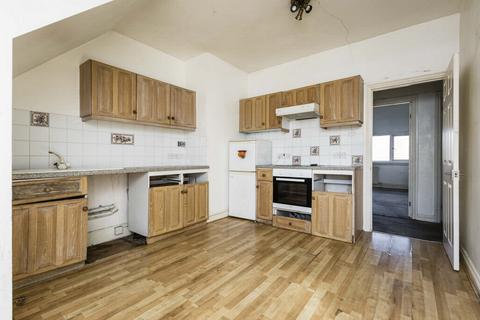 2 bedroom flat for sale, Aldermans Hill, Palmers Green, N13