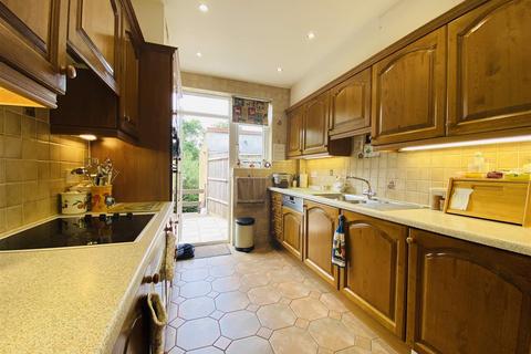 21 Upcroft Avenue, Edgware, HA8 9RA