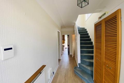 21 Upcroft Avenue, Edgware, HA8 9RA