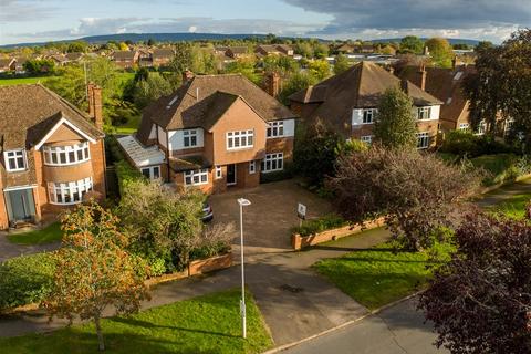 5 bedroom detached house for sale, King Edward Avenue, Aylesbury HP21