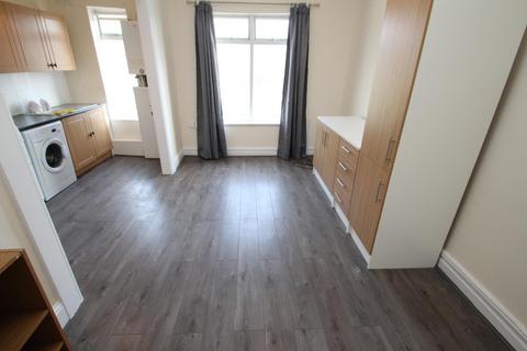 2 bedroom flat to rent, Low Lane, Horsforth, Leeds, West Yorkshire, LS18