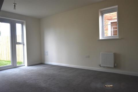 2 bedroom mews to rent, 34 Emberton Road