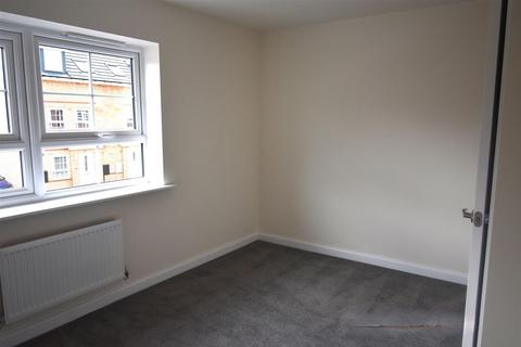 2 bedroom mews to rent, 34 Emberton Road