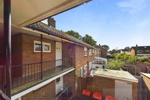 2 bedroom maisonette to rent, Johnson Walk, Crawley RH10