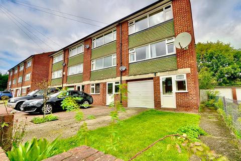 3 bedroom end of terrace house to rent, Crosier Road, Ickenham, UB10