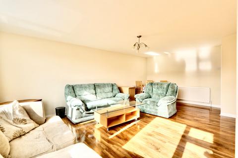 3 bedroom end of terrace house to rent, Crosier Road, Ickenham, UB10