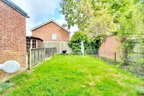 3 bedroom end of terrace house to rent, Crosier Road, Ickenham, UB10