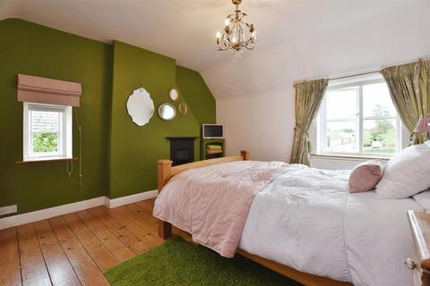 59 Glen Road, Castle Bytham, Grantham, NG33 4RJ