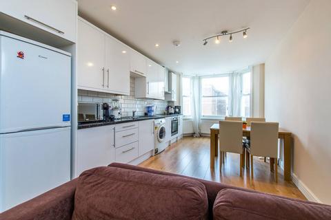 2 bedroom flat to rent, Childebert Road, Heaver Estate, London, SW17