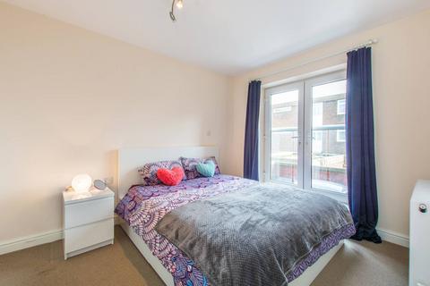 2 bedroom flat to rent, Childebert Road, Heaver Estate, London, SW17