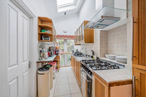 3 bedroom flat to rent, Spruce Hills Road, Walthamstow, London, E17