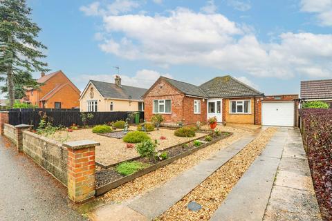 2 bedroom detached bungalow for sale, Norwich Road, Yaxham