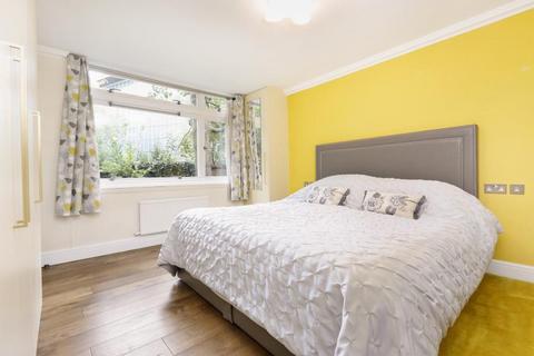 3 bedroom apartment for sale, Park Close, Ilchester Place, Kensington, W14