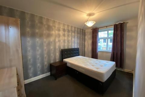 2 bedroom flat to rent, Cotterdale Close, Manchester