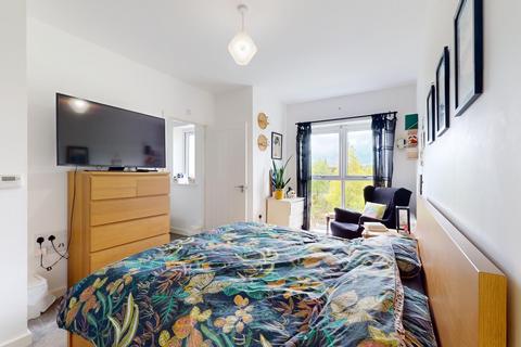 20 Hindmarsh Crescent, Northfleet, Gravesend, DA11 8FD