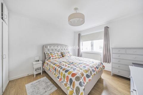 3 bedroom flat to rent, Primrose Hill Road Belsize Park NW3