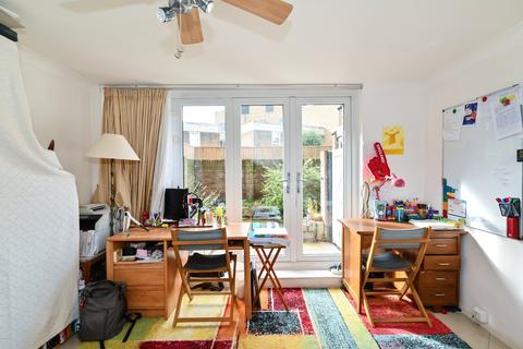 3 bedroom flat for sale, London E1W