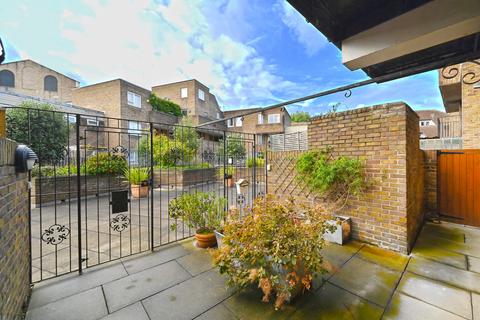 3 bedroom flat for sale, London E1W