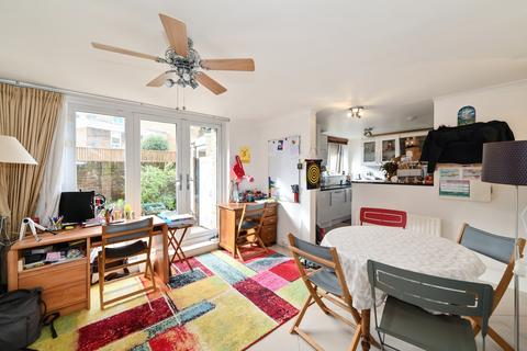 3 bedroom flat for sale, London E1W